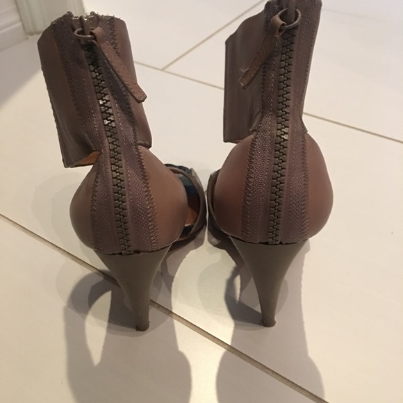 L.A.M.B. Nude and black crocodile embossed - Picture 3 of 3